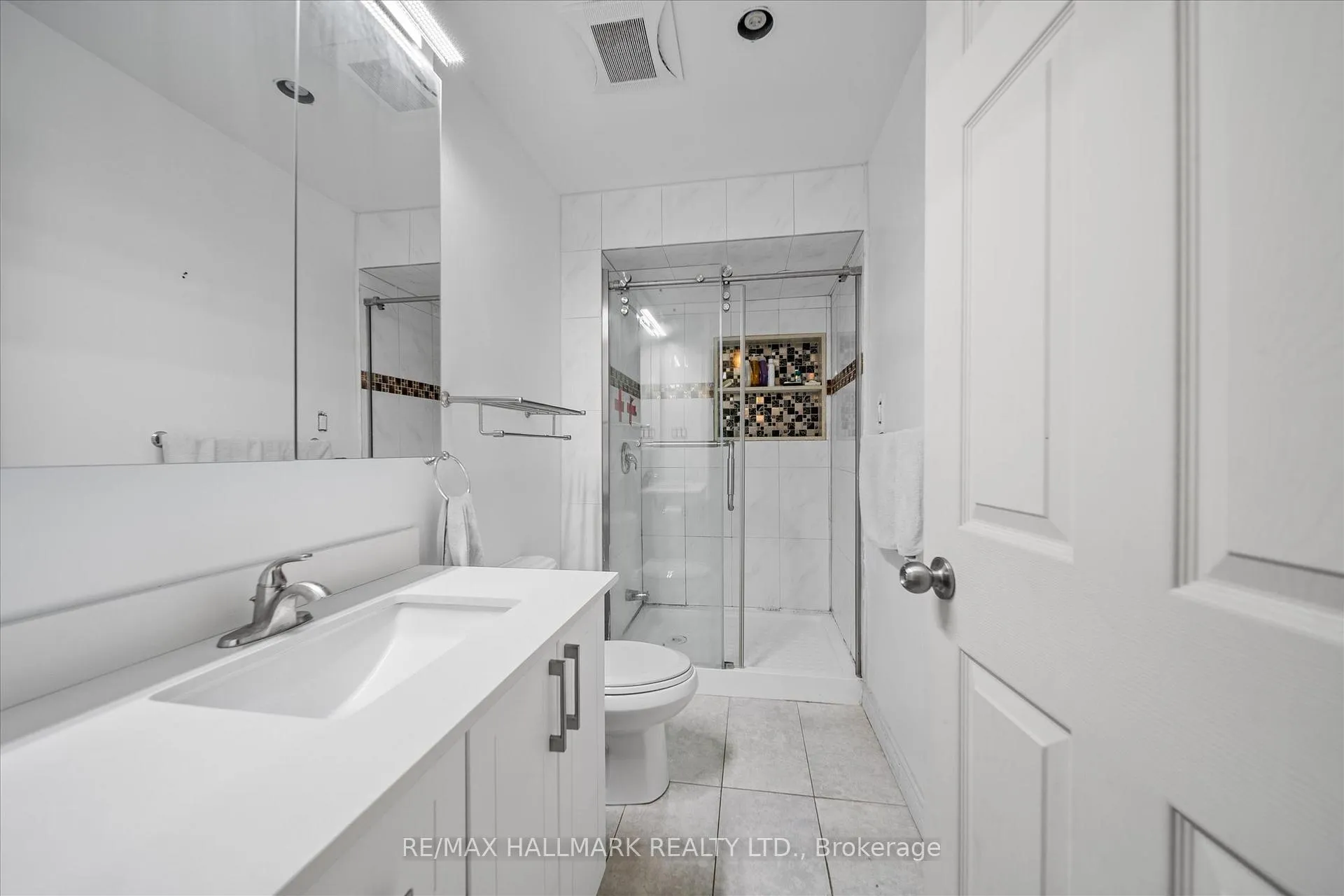 Photo 19 of 160 Silverthorn Avenue, Toronto, Keelesdale-Eglinton West — HOMEH