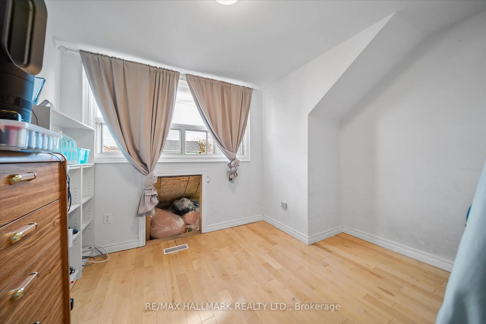 Photo 23 of 160 Silverthorn Avenue, Toronto, Keelesdale-Eglinton West — HOMEH