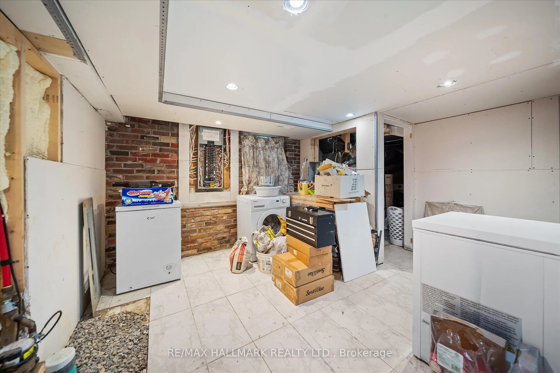 Photo 31 of 160 Silverthorn Avenue, Toronto, Keelesdale-Eglinton West — HOMEH