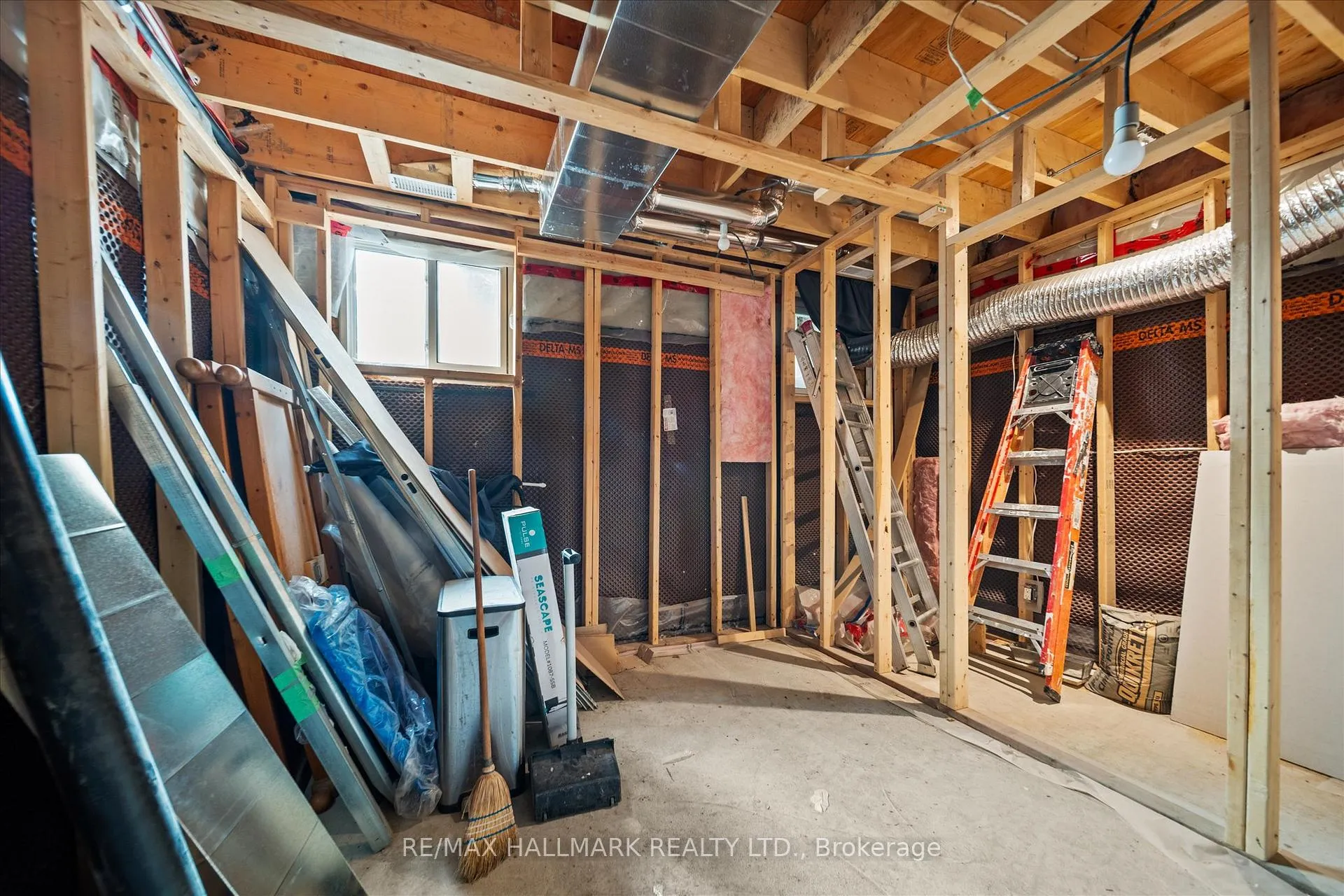 Photo 37 of 160 Silverthorn Avenue, Toronto, Keelesdale-Eglinton West — HOMEH