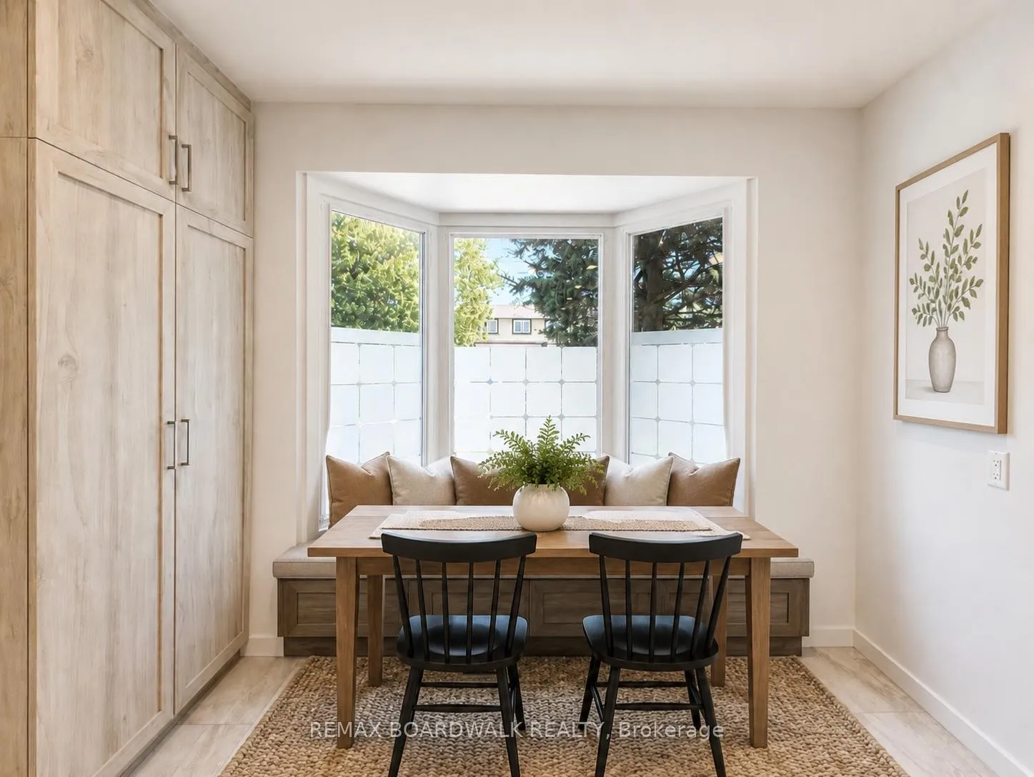 Photo 8 of 4396 Whittaker Crescent, Ottawa, Pineview — HOMEH