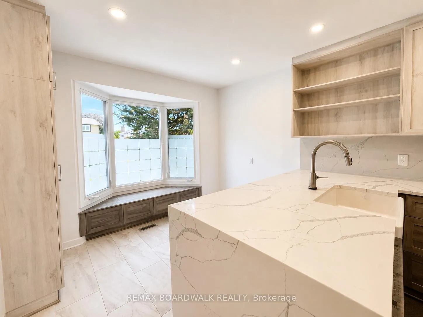 Photo 9 of 4396 Whittaker Crescent, Ottawa, Pineview — HOMEH