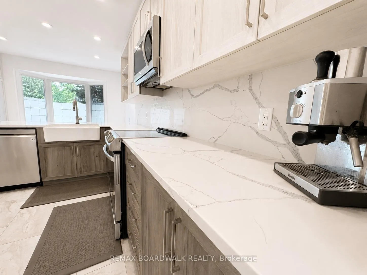 Photo 10 of 4396 Whittaker Crescent, Ottawa, Pineview — HOMEH