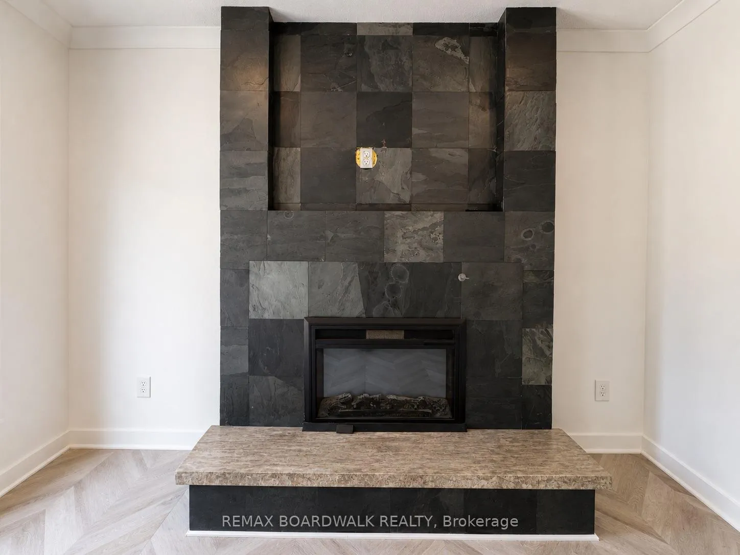 Photo 12 of 4396 Whittaker Crescent, Ottawa, Pineview — HOMEH