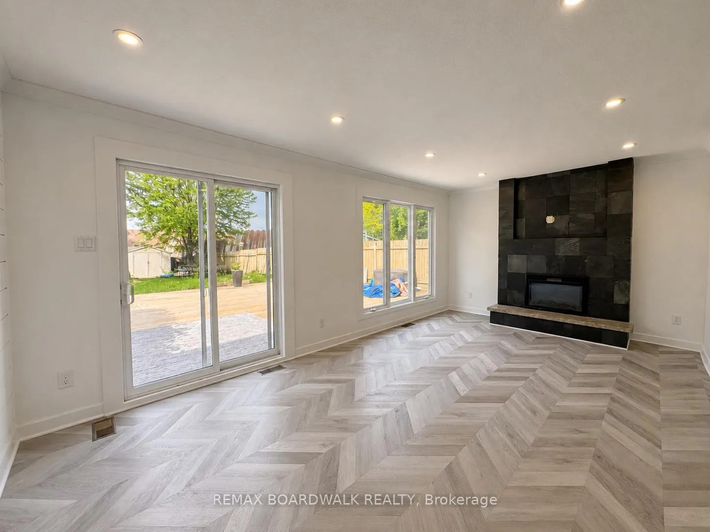 Photo 13 of 4396 Whittaker Crescent, Ottawa, Pineview — HOMEH