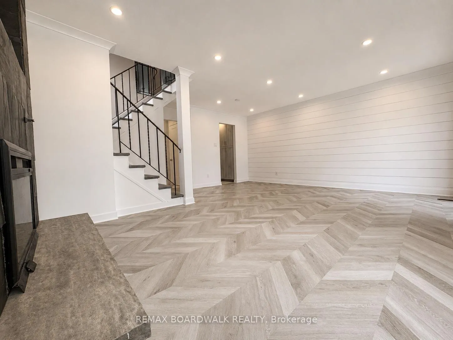 Photo 15 of 4396 Whittaker Crescent, Ottawa, Pineview — HOMEH