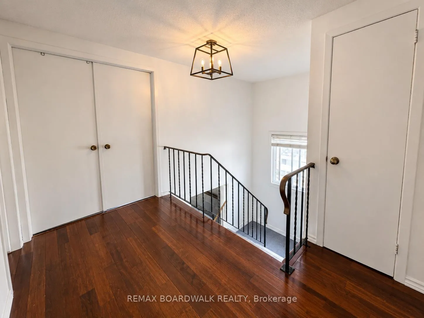 Photo 17 of 4396 Whittaker Crescent, Ottawa, Pineview — HOMEH
