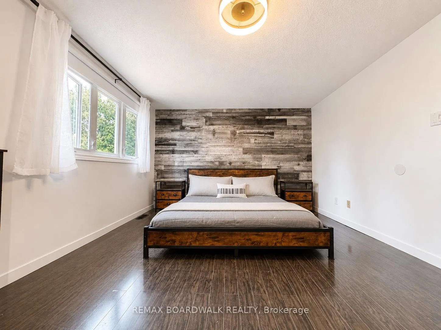Photo 18 of 4396 Whittaker Crescent, Ottawa, Pineview — HOMEH
