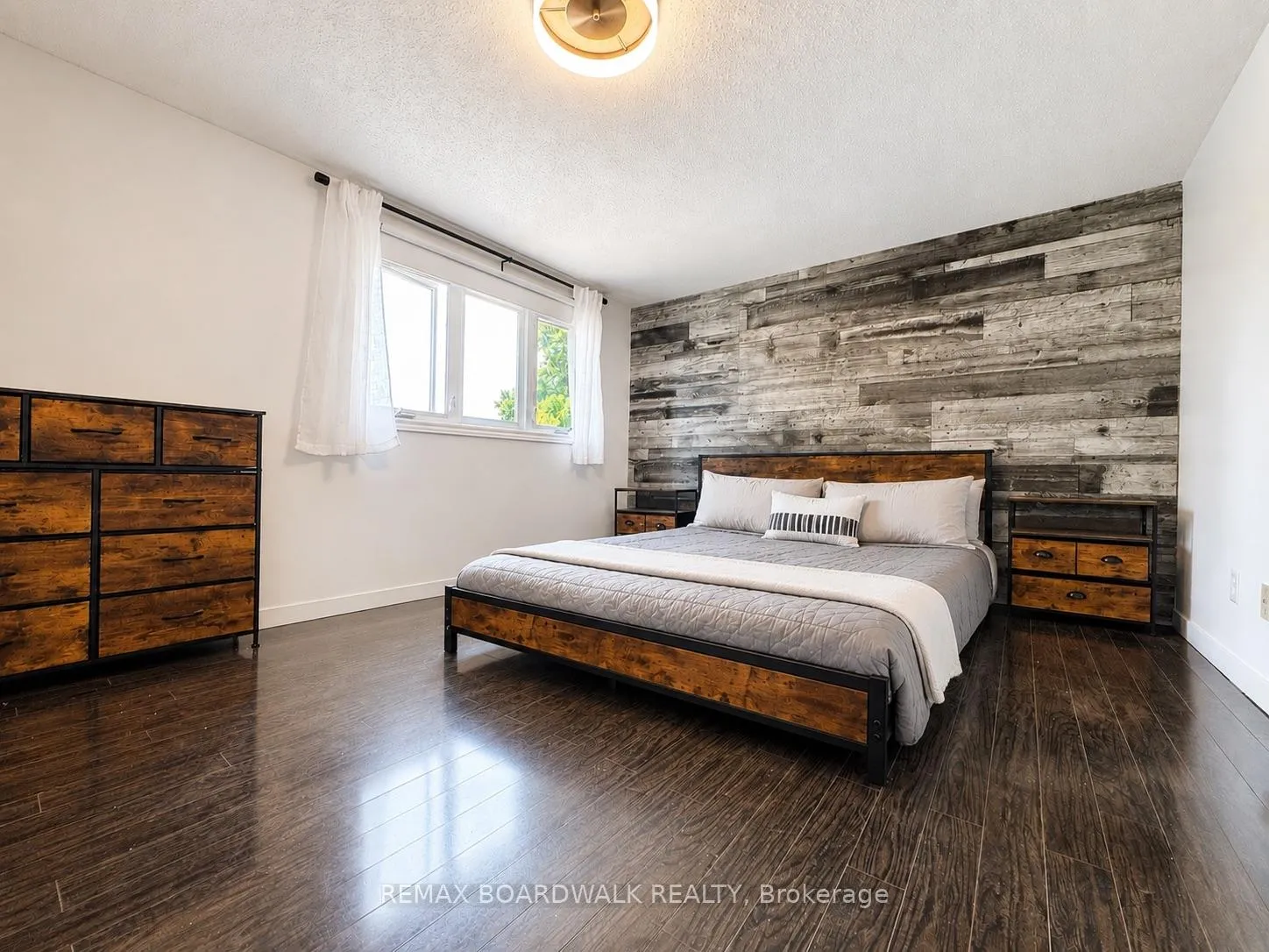 Photo 19 of 4396 Whittaker Crescent, Ottawa, Pineview — HOMEH