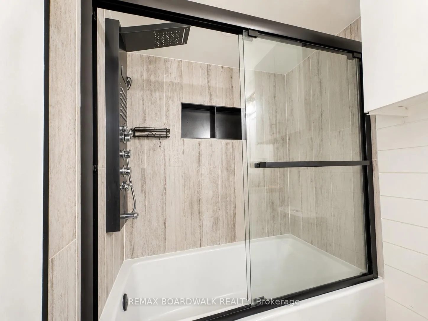Photo 25 of 4396 Whittaker Crescent, Ottawa, Pineview — HOMEH