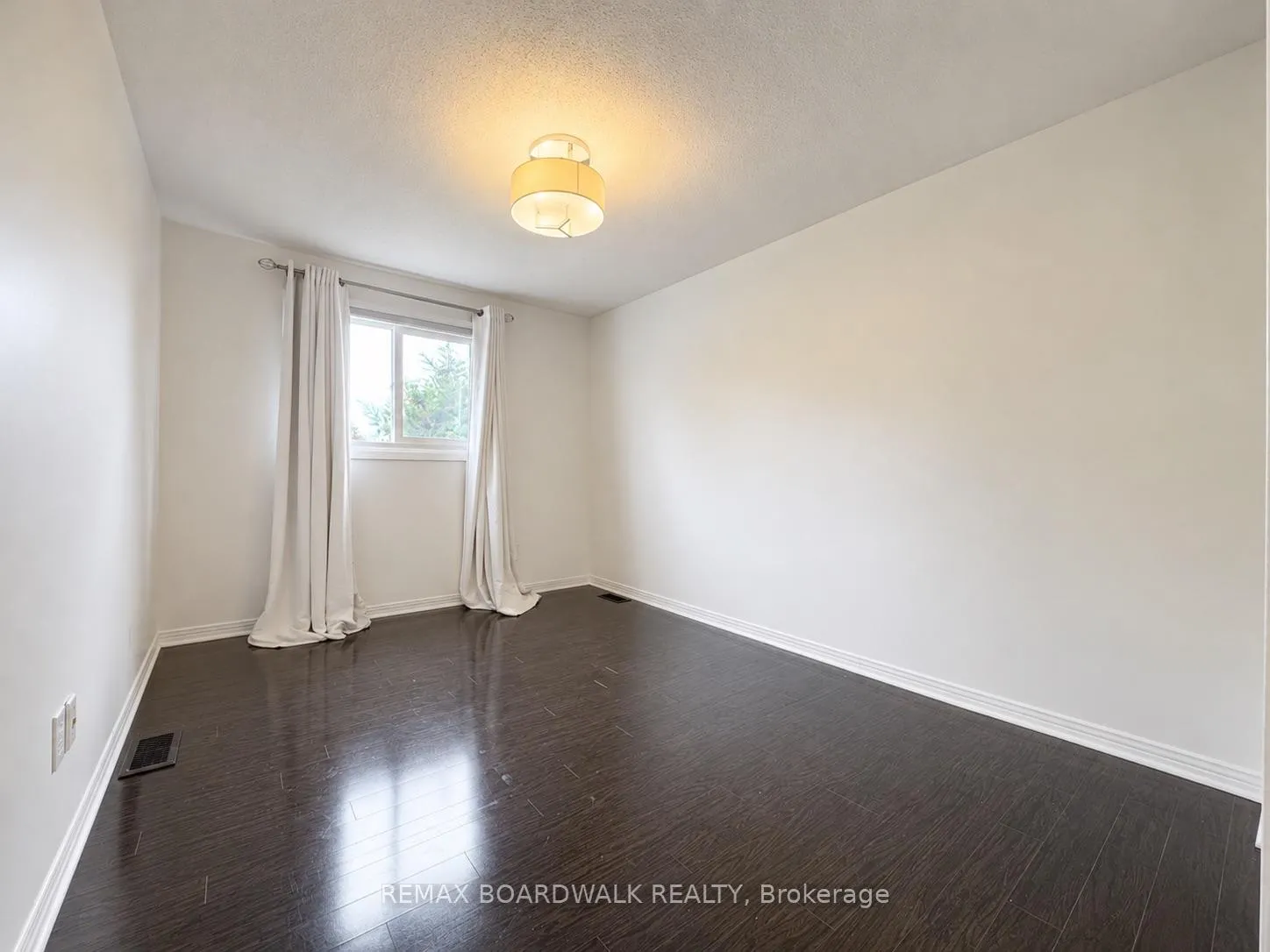 Photo 28 of 4396 Whittaker Crescent, Ottawa, Pineview — HOMEH