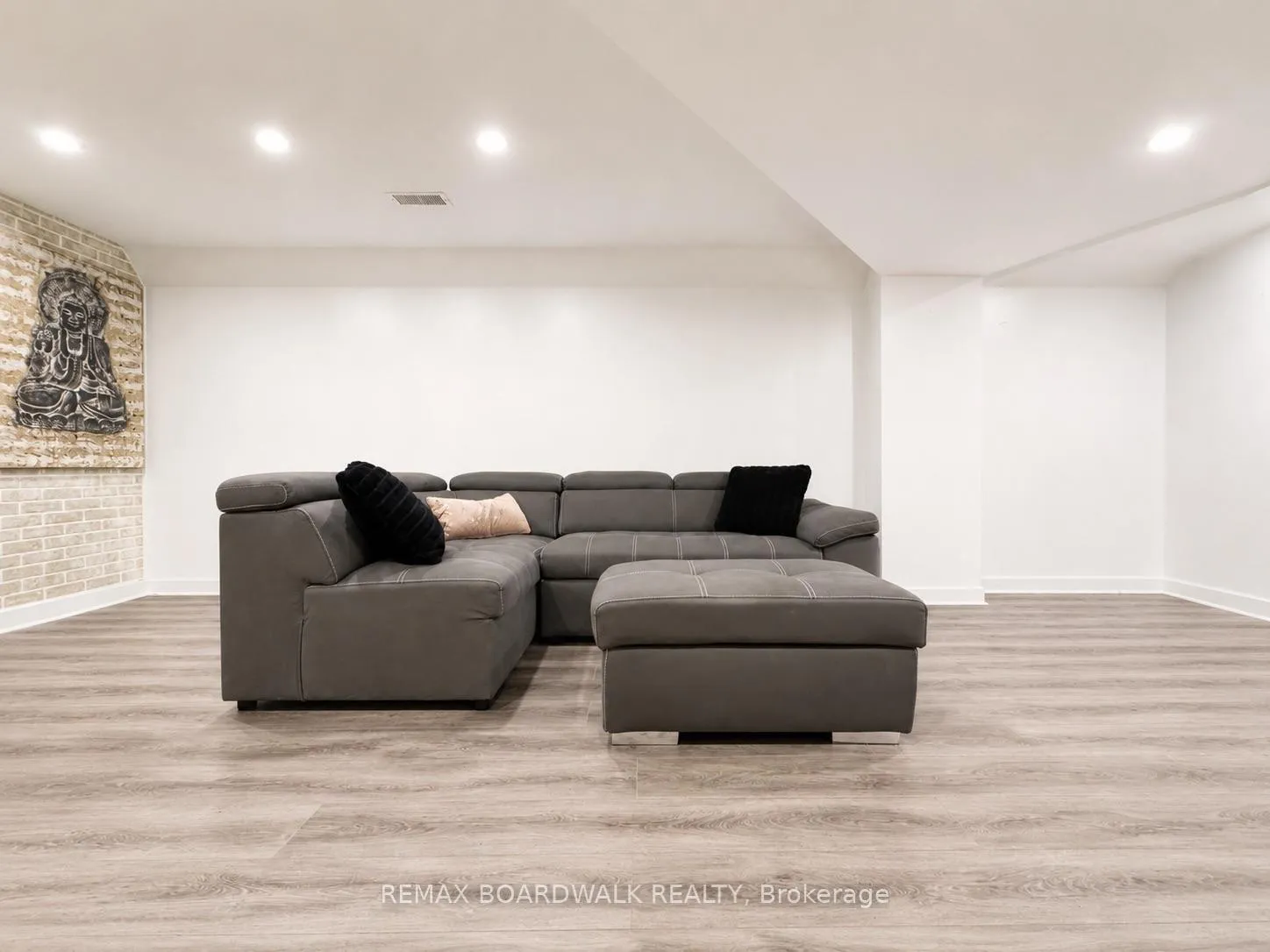 Photo 30 of 4396 Whittaker Crescent, Ottawa, Pineview — HOMEH