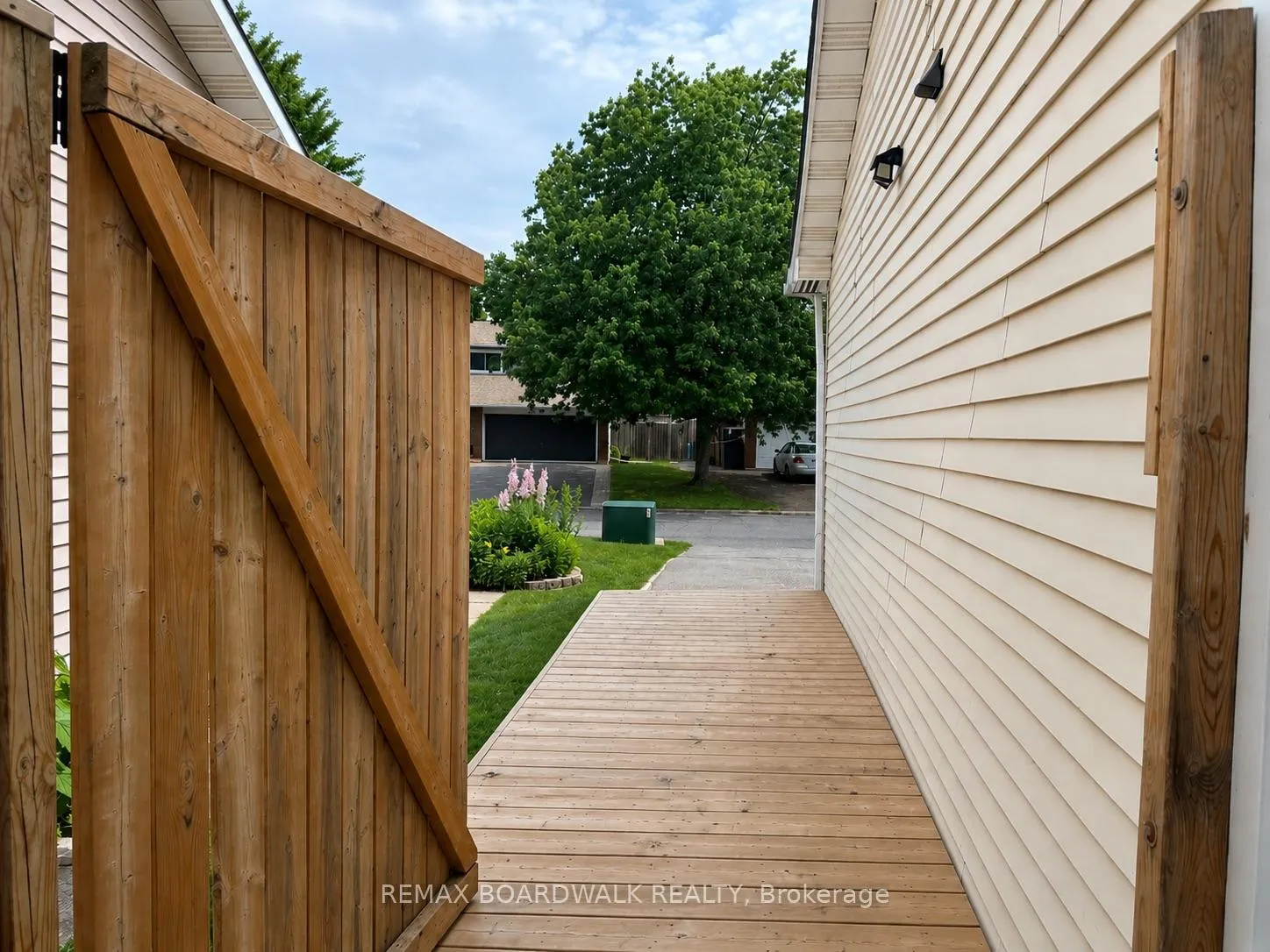 Photo 37 of 4396 Whittaker Crescent, Ottawa, Pineview — HOMEH