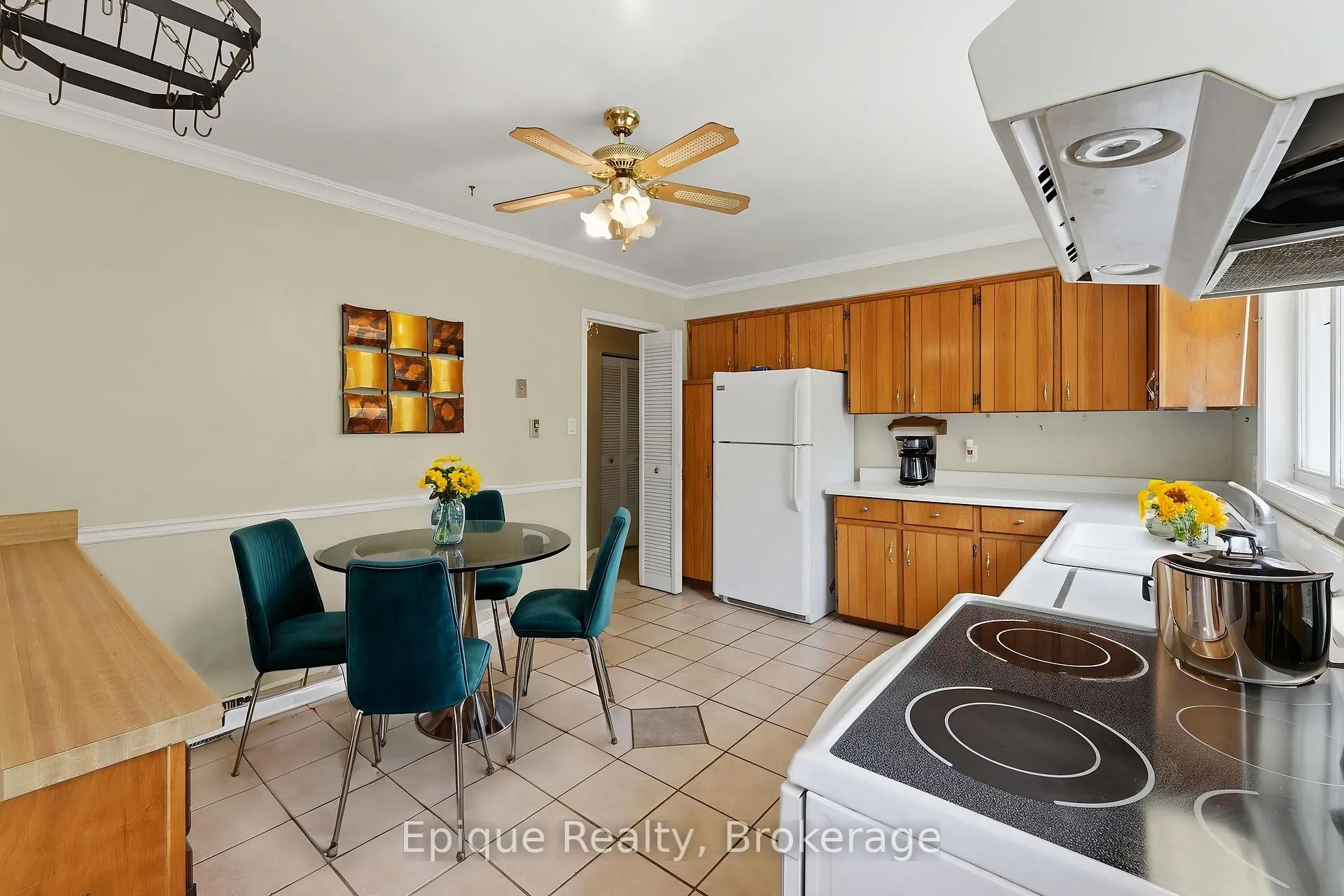 Photo 9 of 50 Combermere Crescent, Waterloo, Beechwood — HOMEH