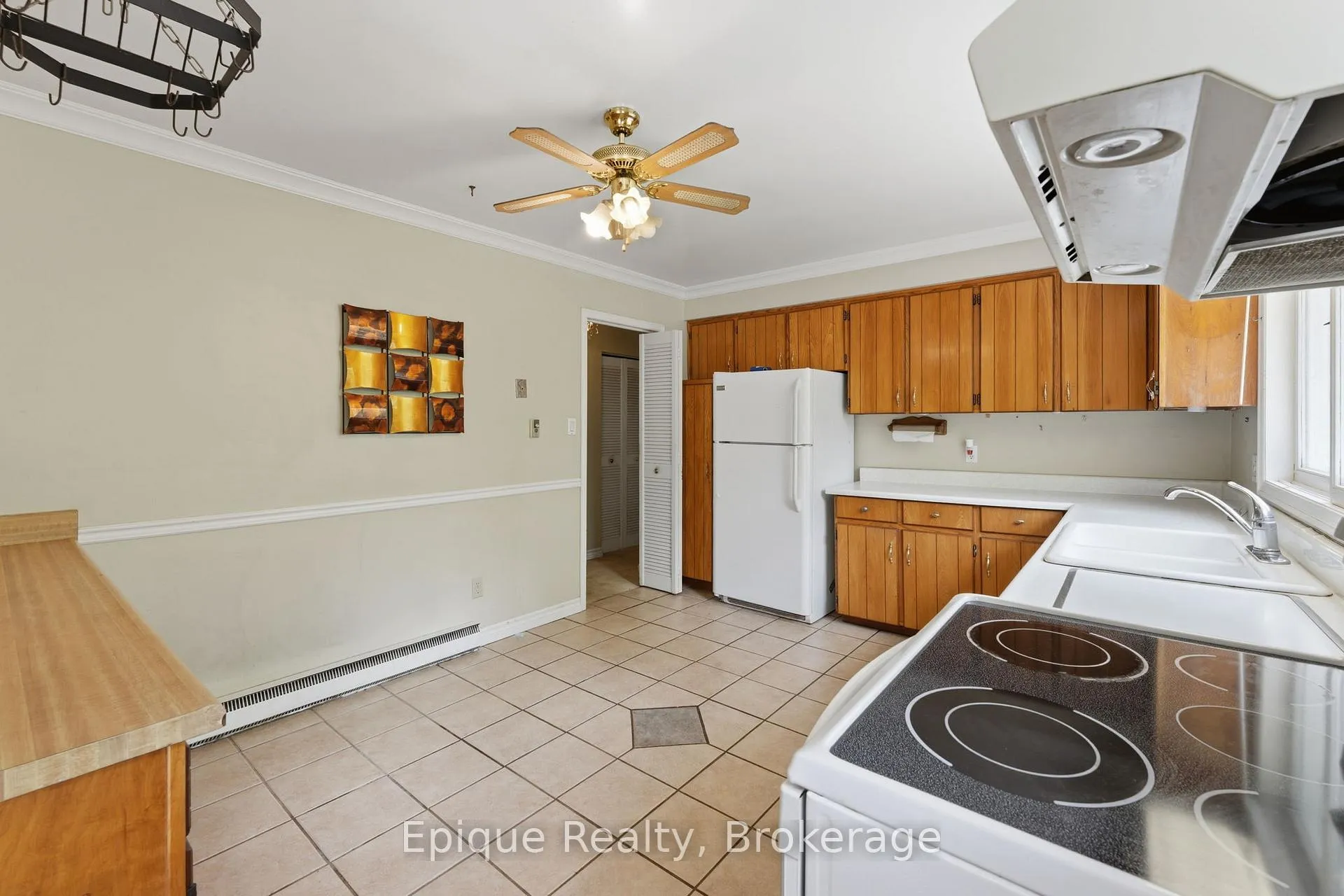 Photo 10 of 50 Combermere Crescent, Waterloo, Beechwood — HOMEH