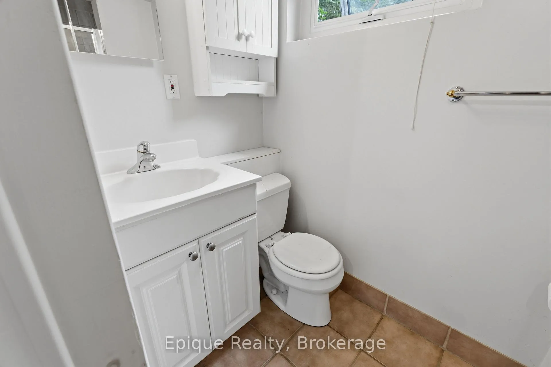 Photo 27 of 50 Combermere Crescent, Waterloo, Beechwood — HOMEH