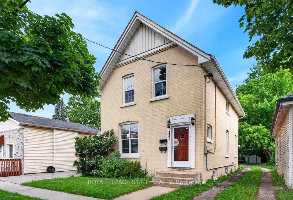 Photo of 221 Grand River Avenue
