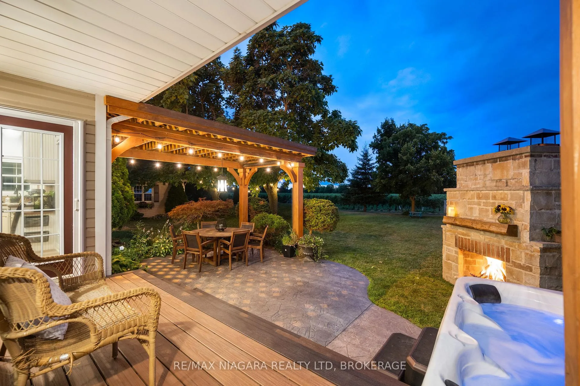 Photo 2 of 2231 Seventh Street, St. Catharines, Rural Fourth — HOMEH