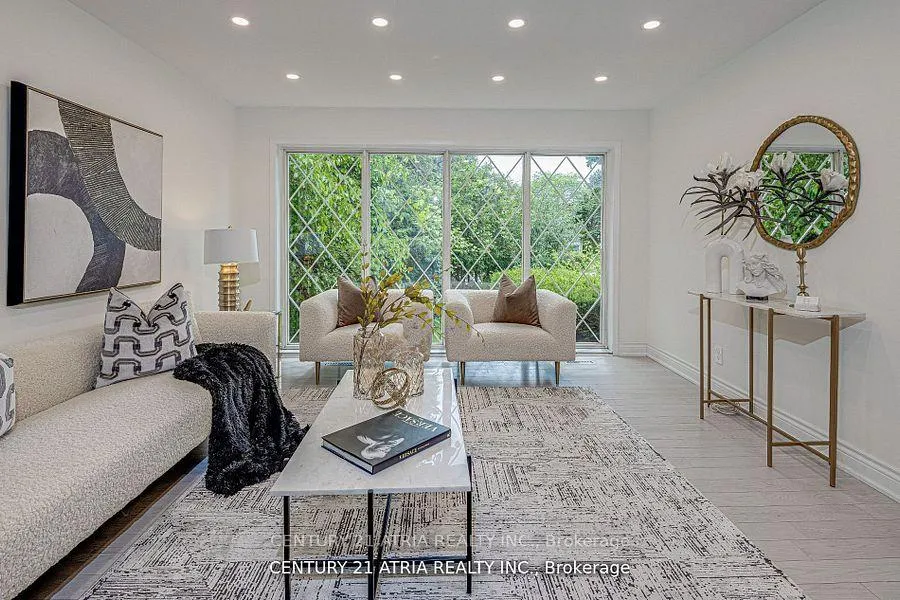 Photo 4 of 18 Hester Court, Markham, Royal Orchard — HOMEH