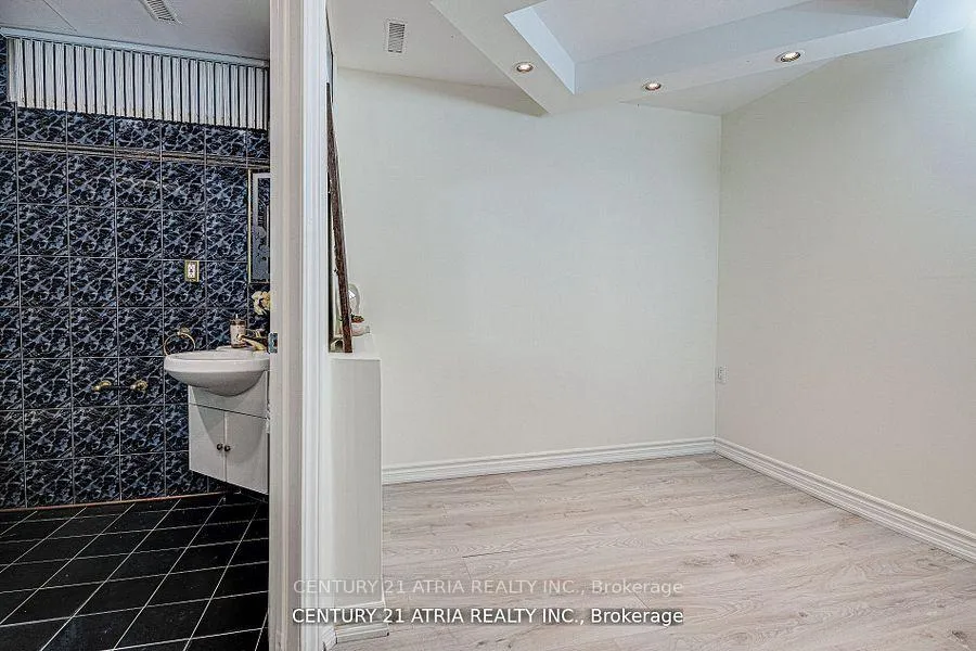 Photo 24 of 18 Hester Court, Markham, Royal Orchard — HOMEH