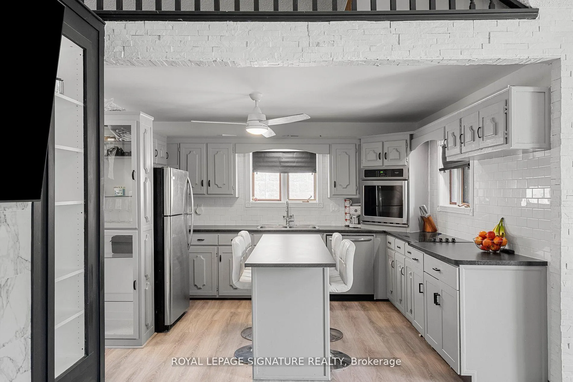 Photo 4 of 63 Lowell Avenue E, St. Catharines, Haig — HOMEH