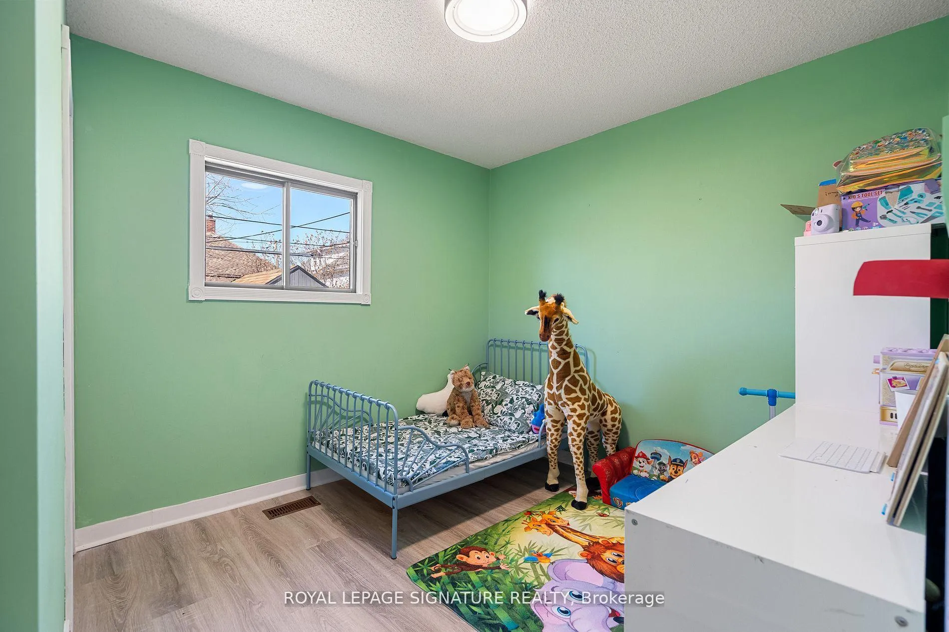 Photo 10 of 63 Lowell Avenue E, St. Catharines, Haig — HOMEH