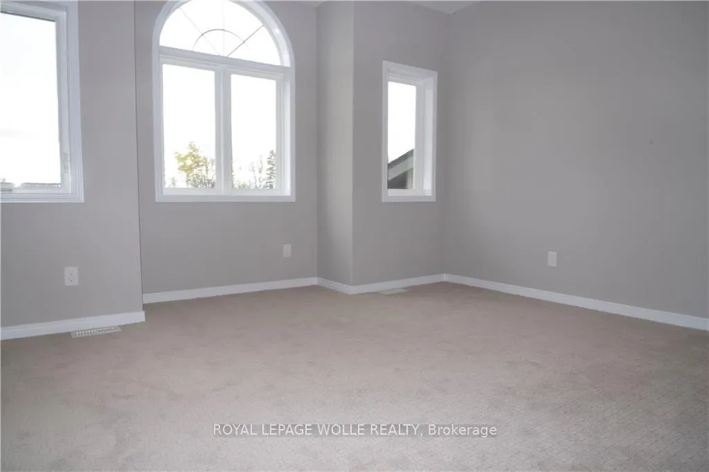 Photo 13 of 664 Blair Creek Drive, Kitchener, Doon South — HOMEH