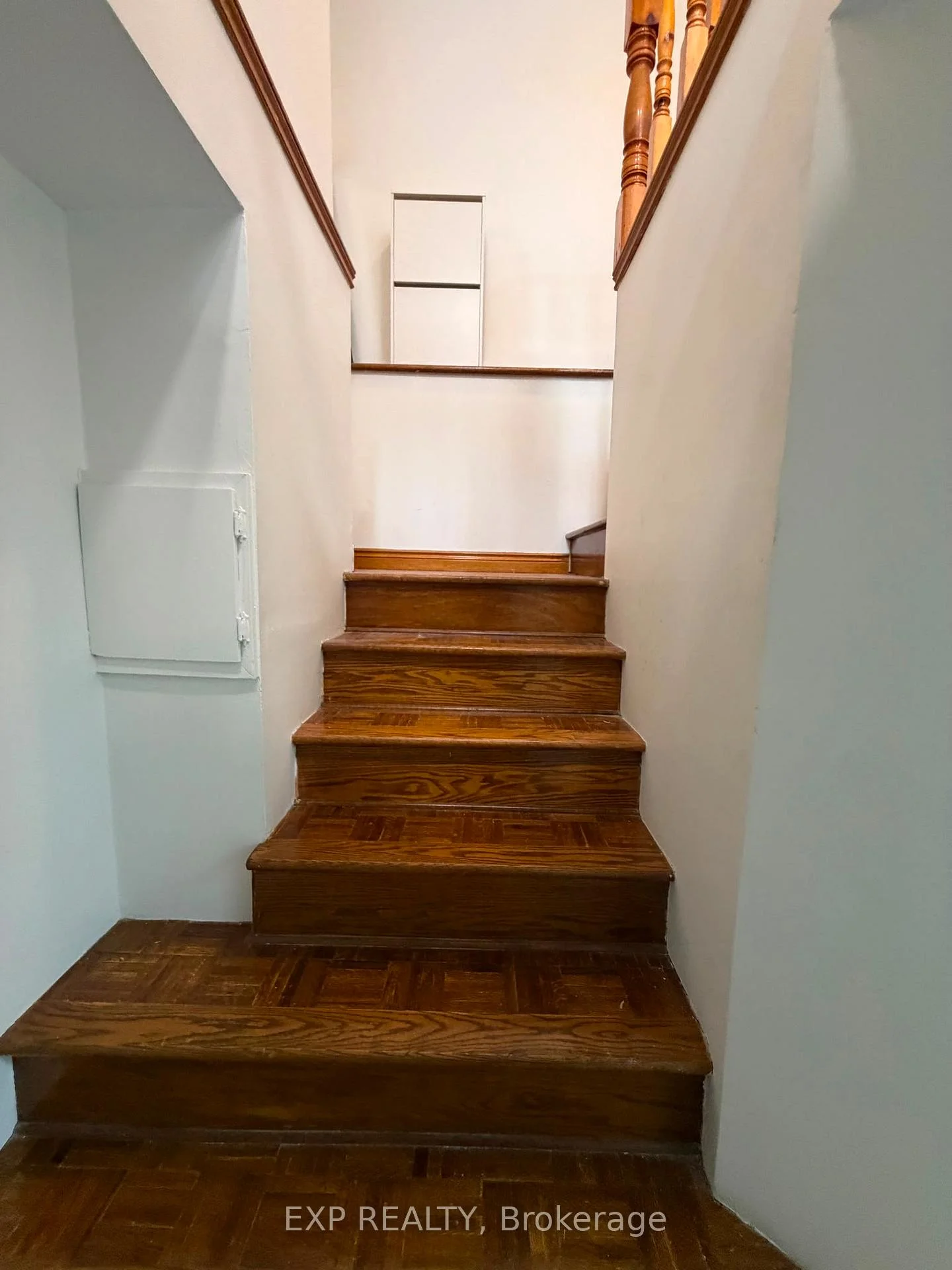 Photo 2 of Unit 3, 677 Durie Street, Toronto, Runnymede-Bloor West Village — HOMEH