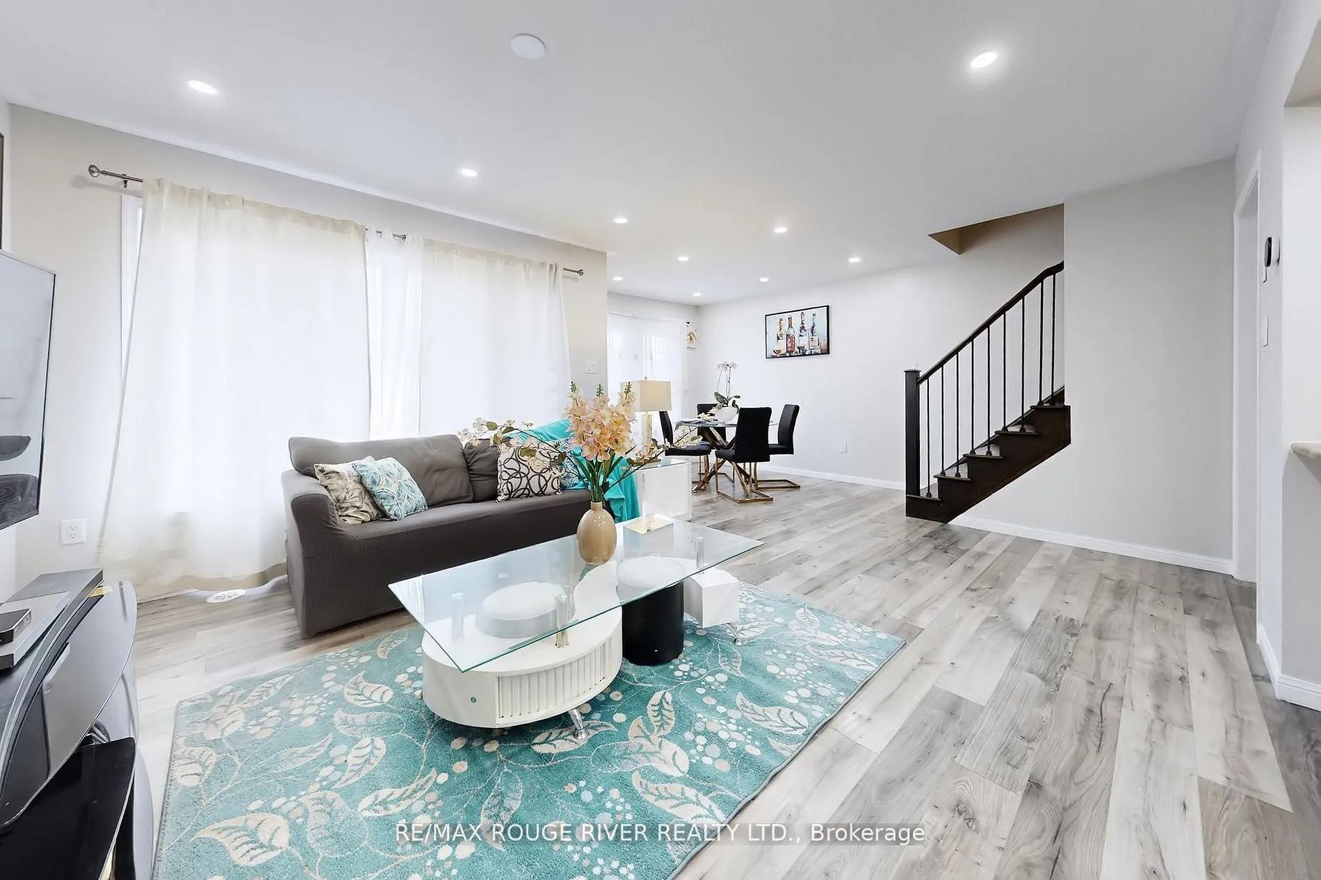 Photo 4 of 90 Suitor Court, Milton, Willmott — HOMEH