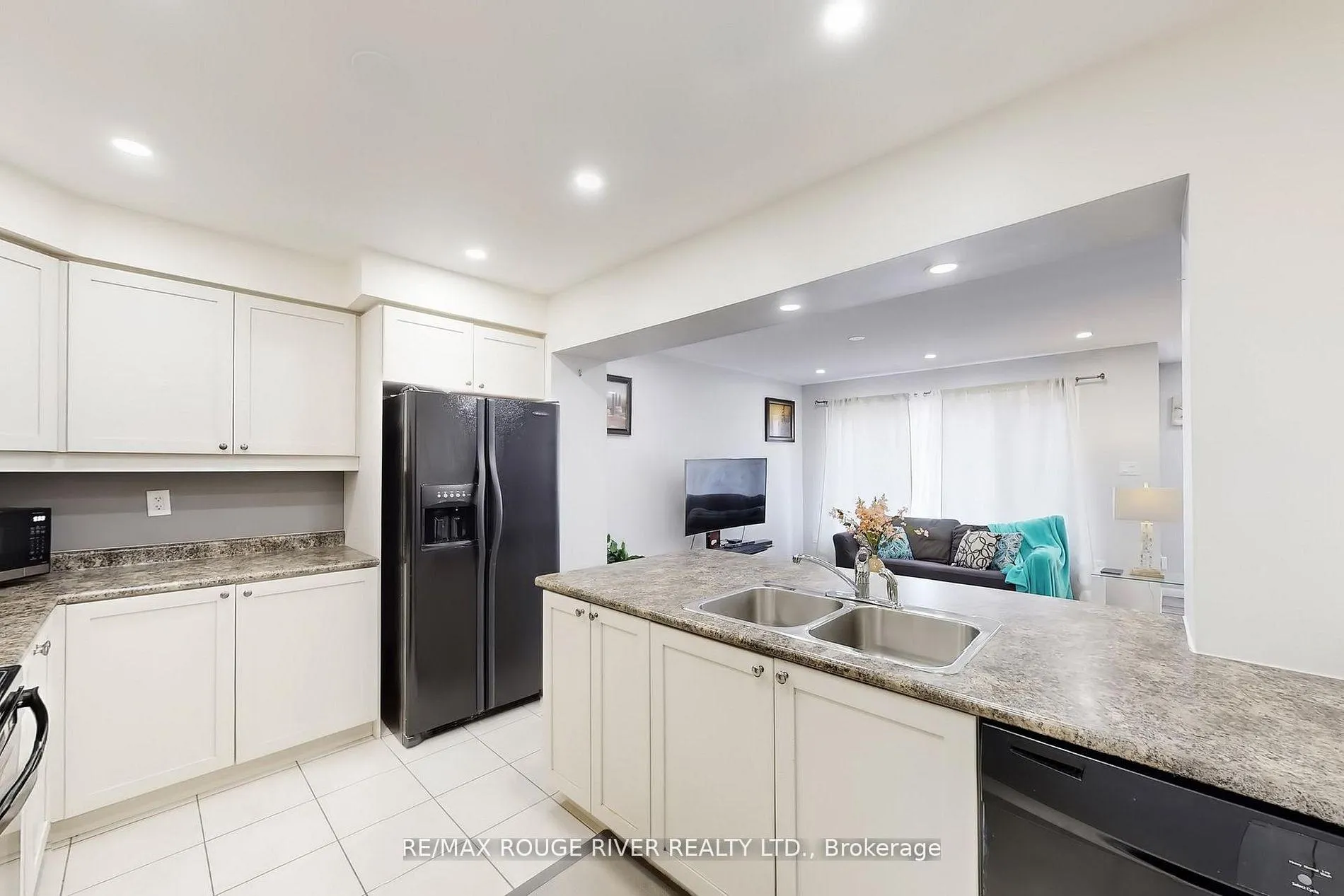 Photo 6 of 90 Suitor Court, Milton, Willmott — HOMEH