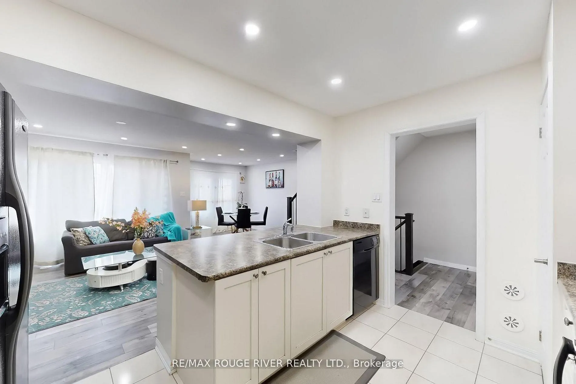 Photo 7 of 90 Suitor Court, Milton, Willmott — HOMEH