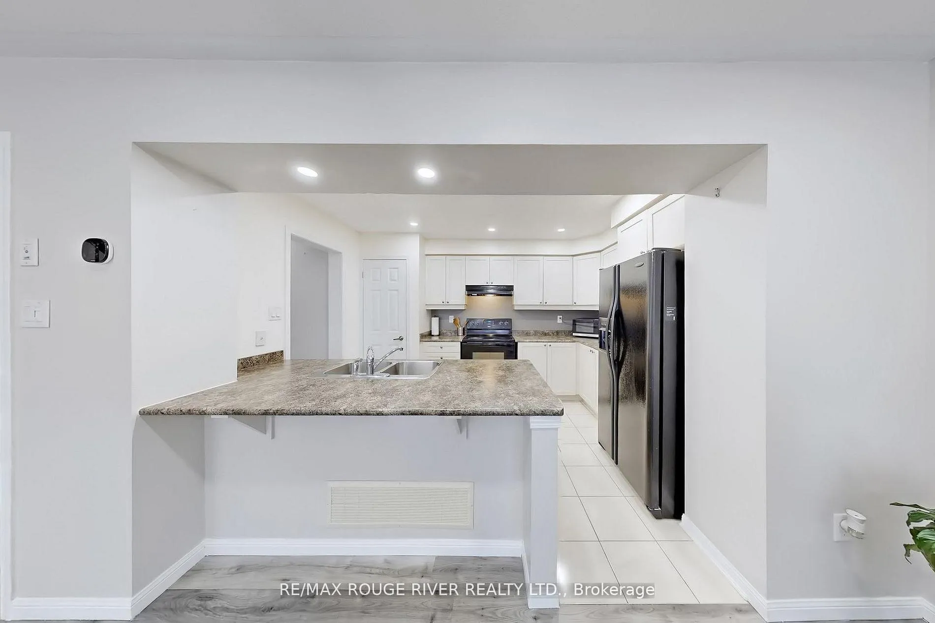 Photo 10 of 90 Suitor Court, Milton, Willmott — HOMEH