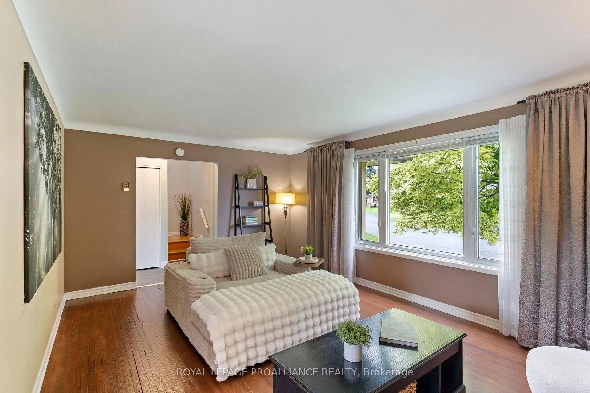 Photo 8 of 23 Stanley Crescent, Brockville, Brockville — HOMEH
