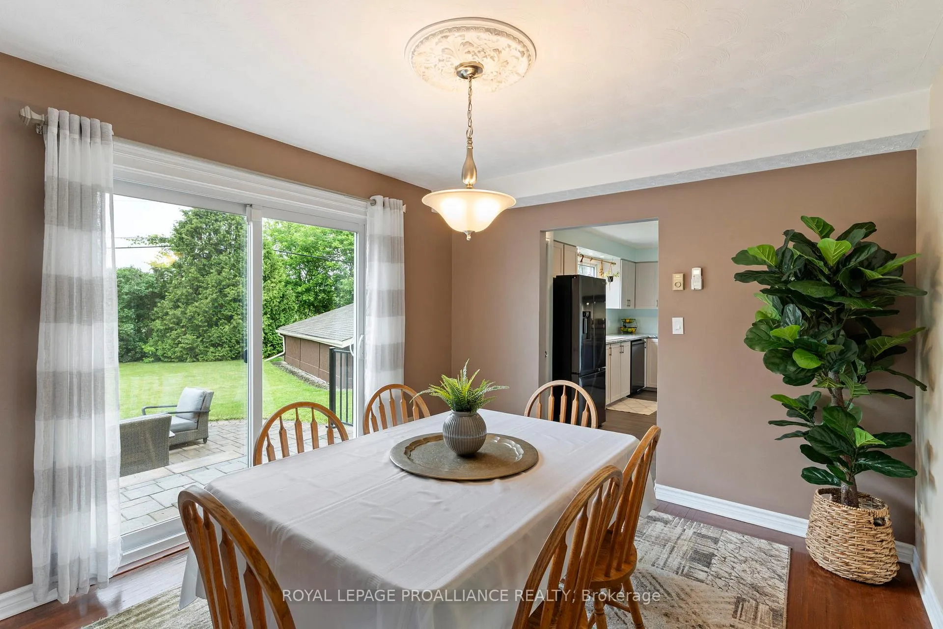 Photo 10 of 23 Stanley Crescent, Brockville, Brockville — HOMEH