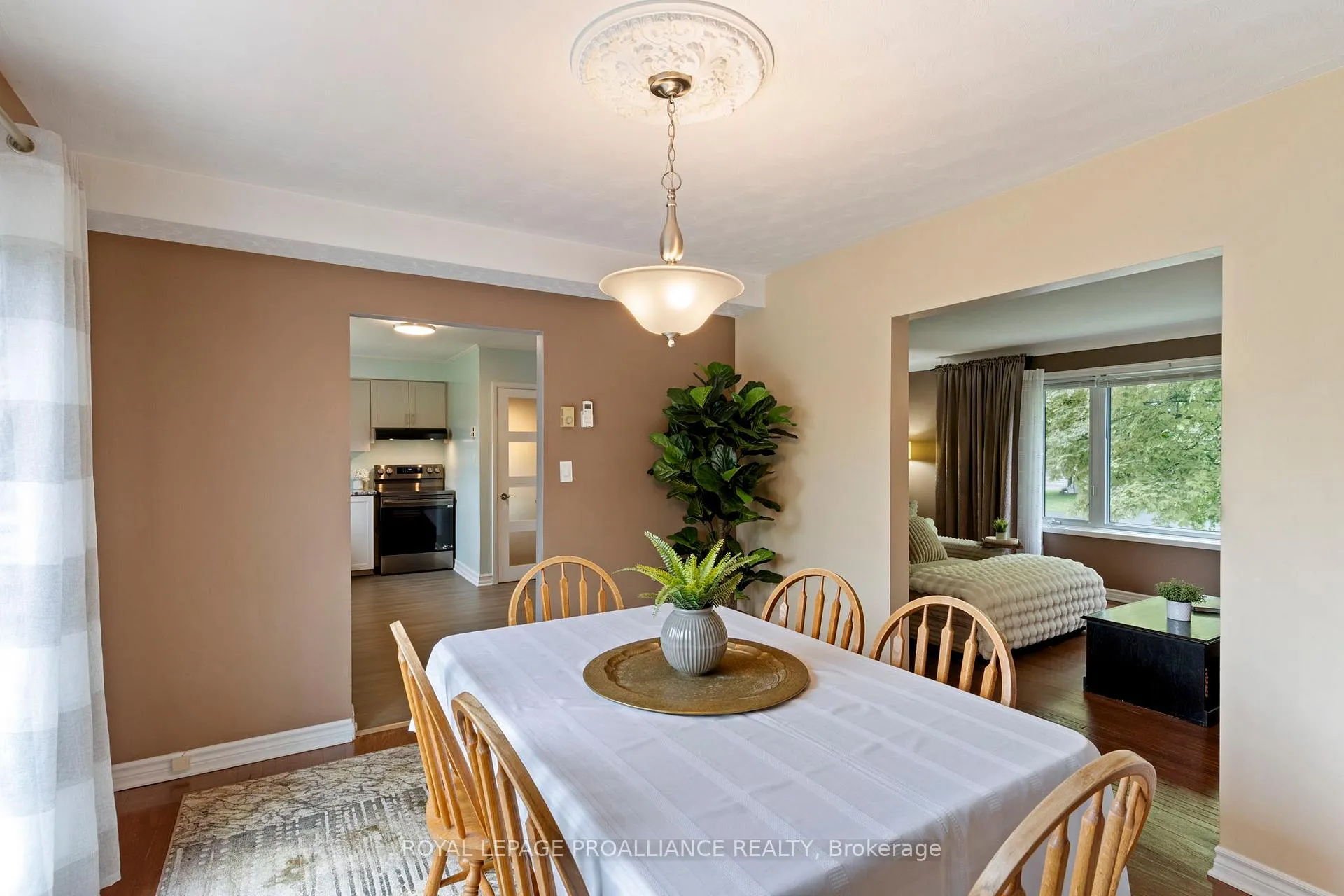 Photo 11 of 23 Stanley Crescent, Brockville, Brockville — HOMEH