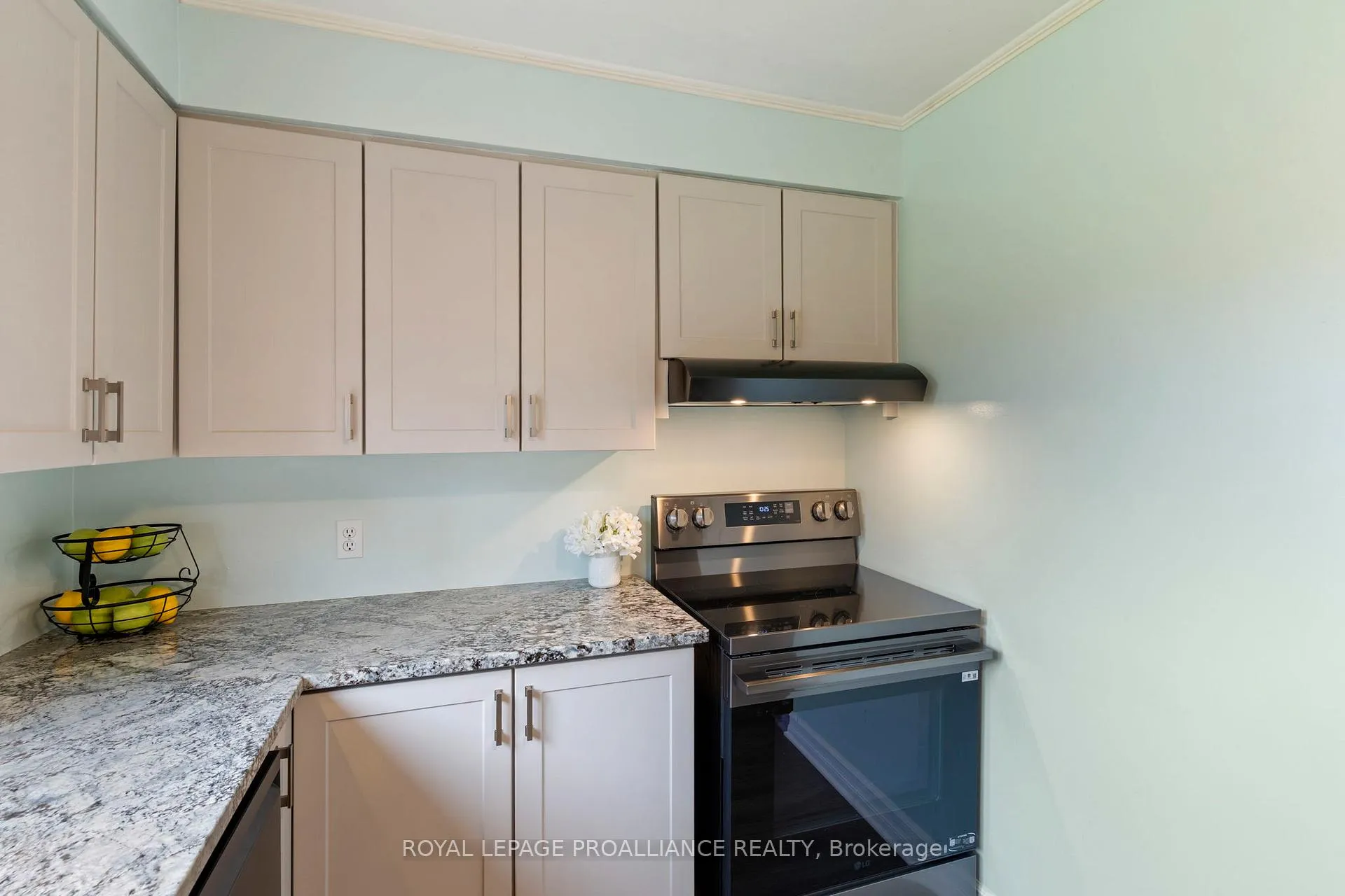 Photo 18 of 23 Stanley Crescent, Brockville, Brockville — HOMEH