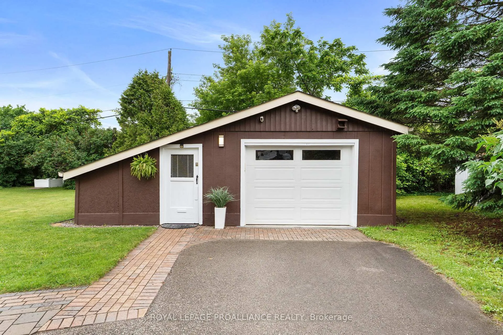 Photo 37 of 23 Stanley Crescent, Brockville, Brockville — HOMEH