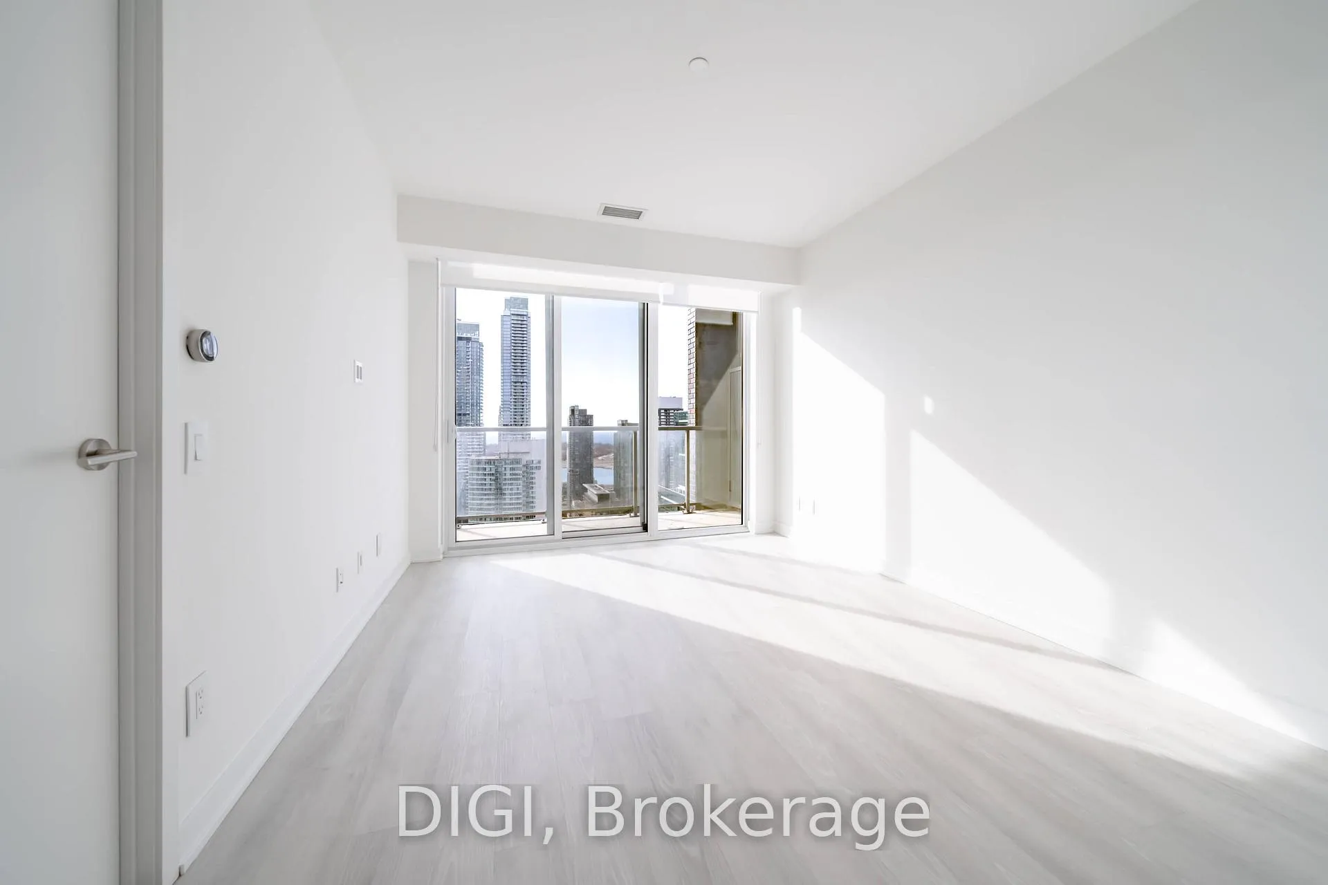 Photo 11 of Unit 711, 57 Spadina Avenue, Toronto, Waterfront Communities — HOMEH