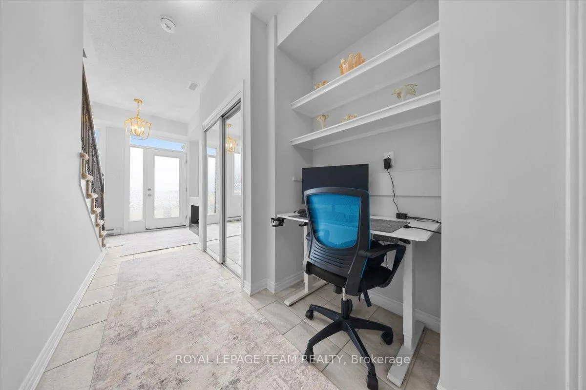 Photo 3 of 209 Hibernian Walk, Ottawa, Kanata - Emerald Meadows/Trailwest — HOMEH