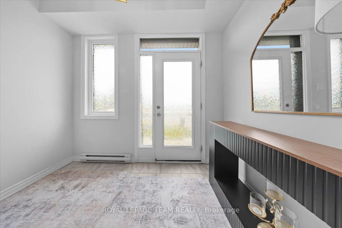 Photo 4 of 209 Hibernian Walk, Ottawa, Kanata - Emerald Meadows/Trailwest — HOMEH