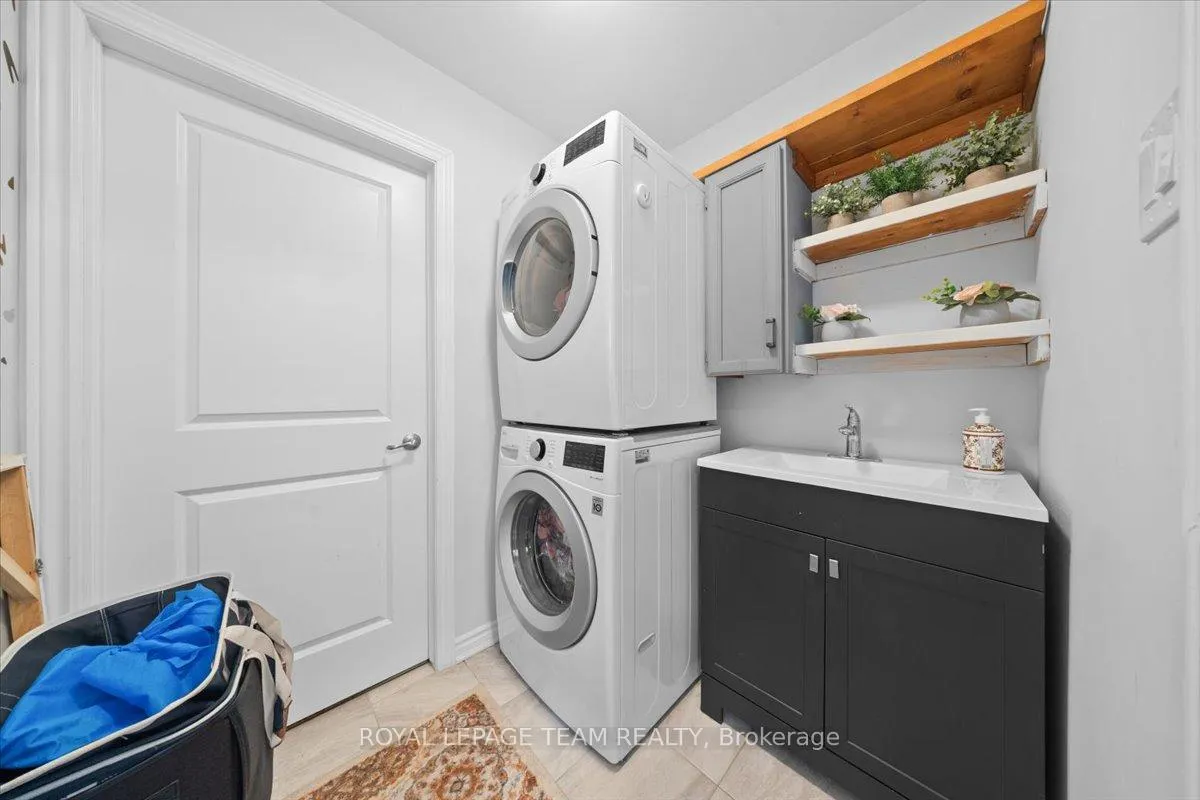 Photo 6 of 209 Hibernian Walk, Ottawa, Kanata - Emerald Meadows/Trailwest — HOMEH
