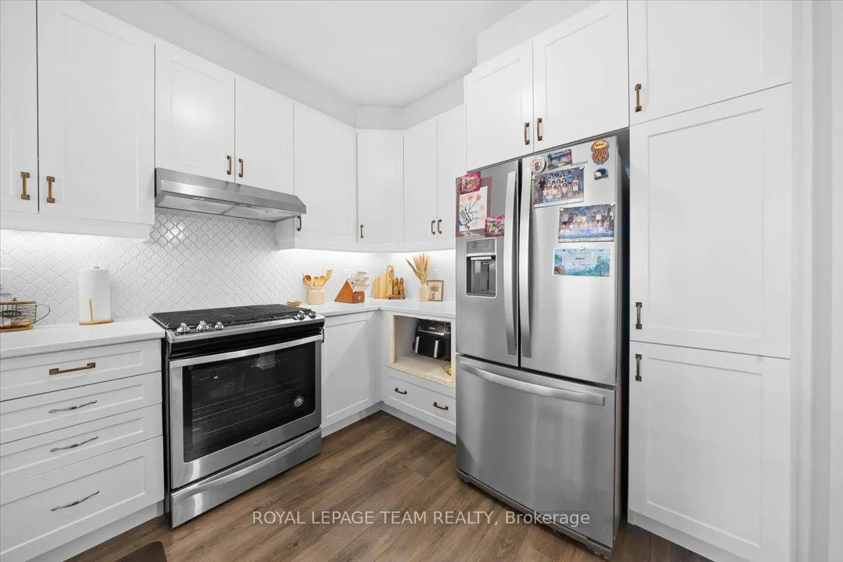 Photo 10 of 209 Hibernian Walk, Ottawa, Kanata - Emerald Meadows/Trailwest — HOMEH