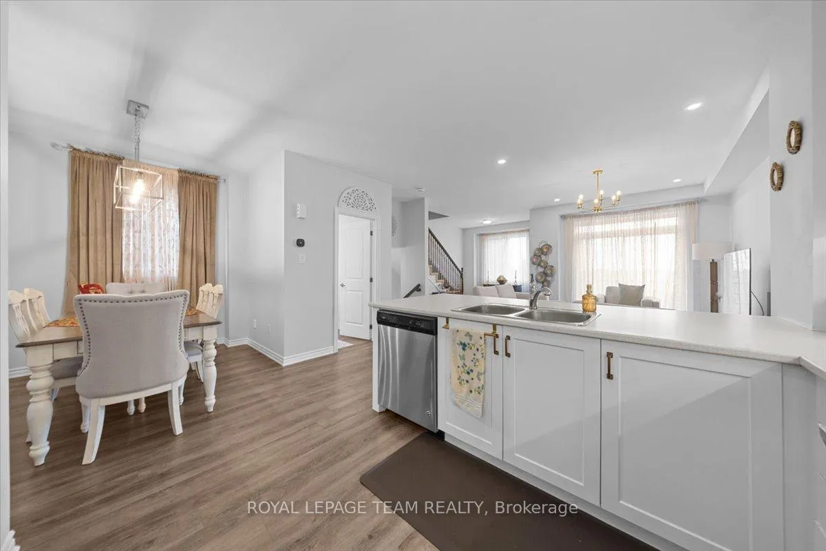 Photo 11 of 209 Hibernian Walk, Ottawa, Kanata - Emerald Meadows/Trailwest — HOMEH