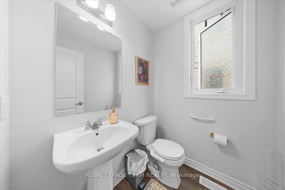 Photo 12 of 209 Hibernian Walk, Ottawa, Kanata - Emerald Meadows/Trailwest — HOMEH
