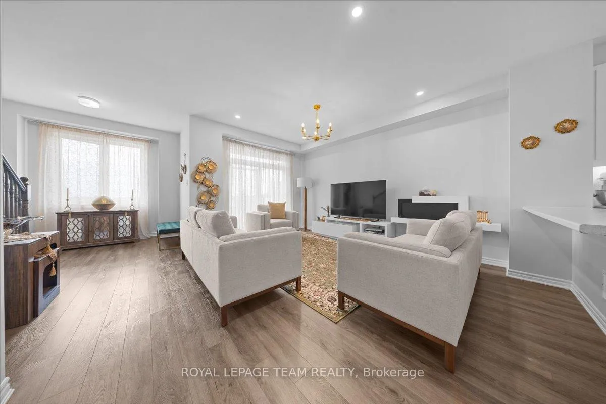 Photo 13 of 209 Hibernian Walk, Ottawa, Kanata - Emerald Meadows/Trailwest — HOMEH