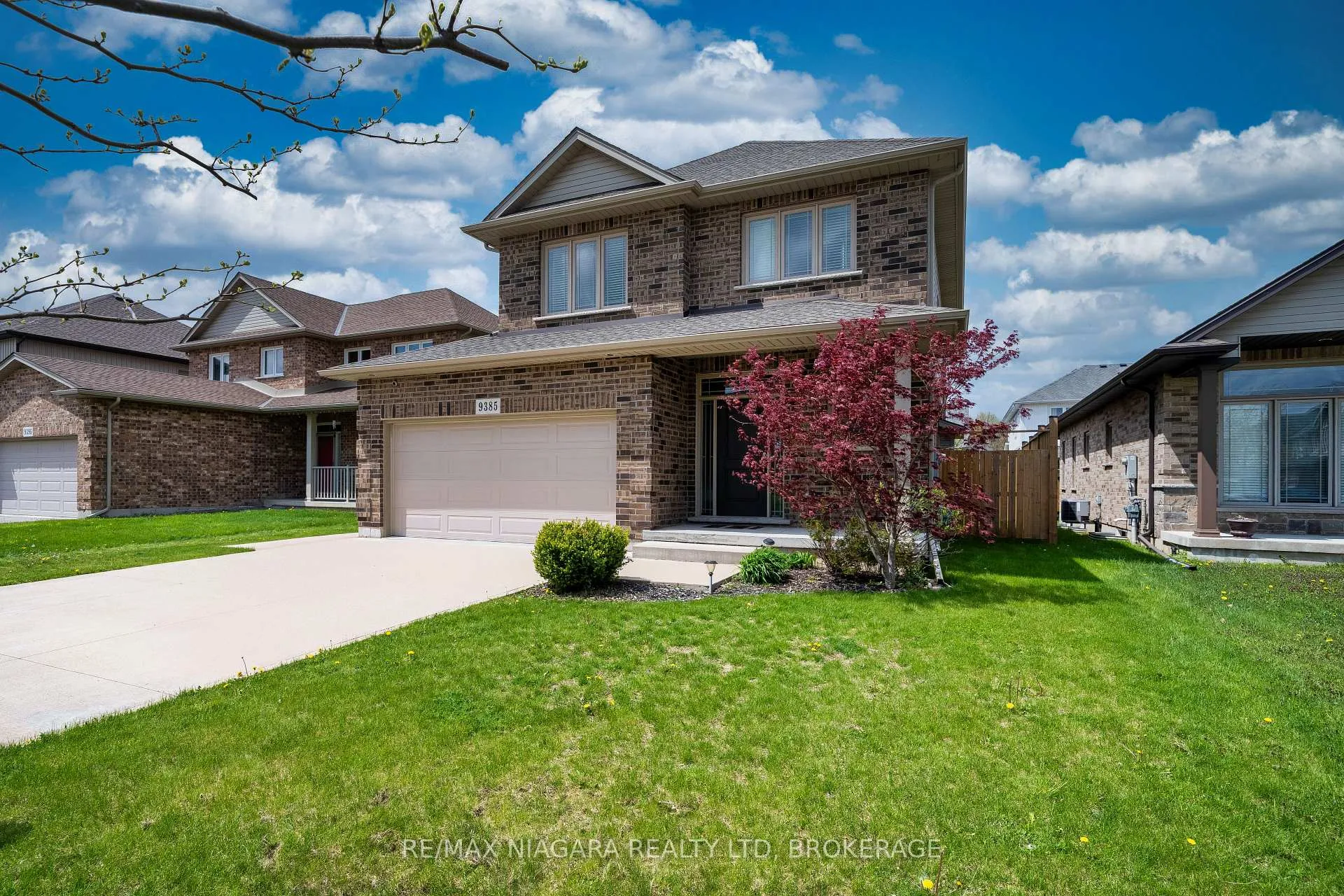 Photo 3 of 9385 Eagle Ridge Drive, Niagara Falls, Forestview — HOMEH