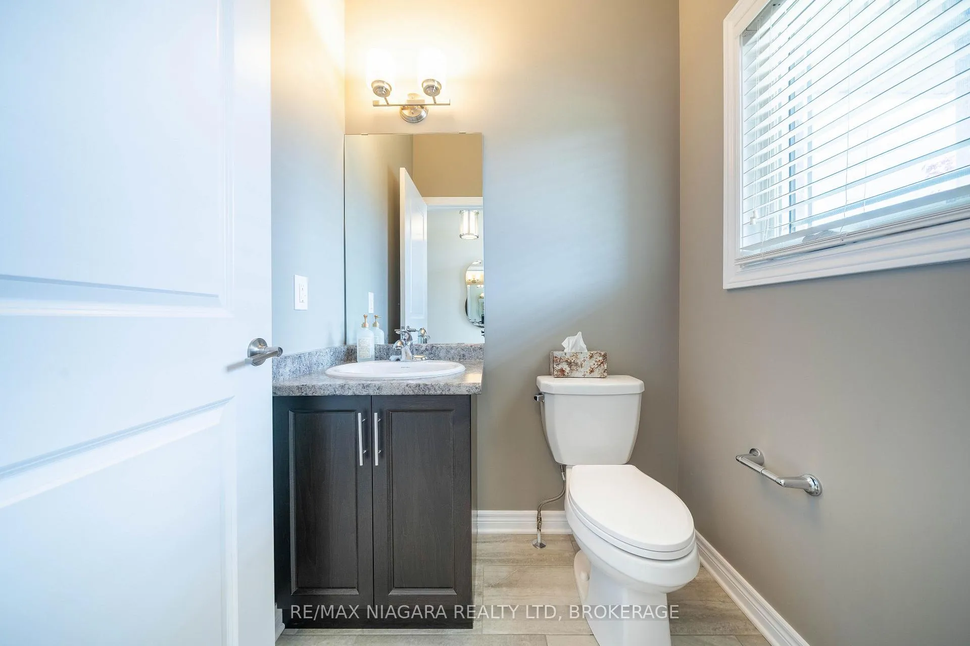 Photo 7 of 9385 Eagle Ridge Drive, Niagara Falls, Forestview — HOMEH