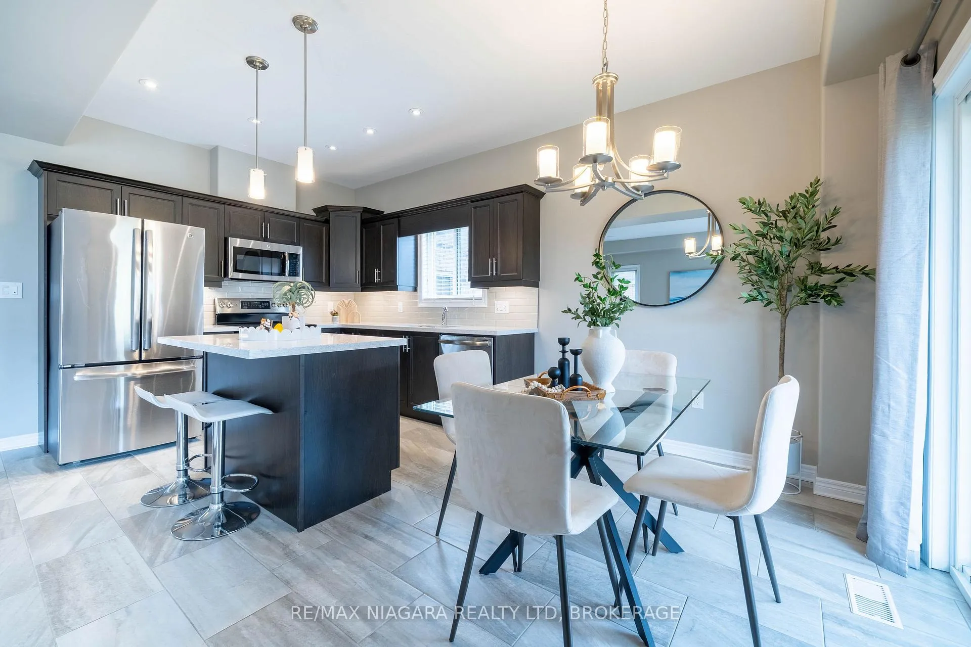 Photo 15 of 9385 Eagle Ridge Drive, Niagara Falls, Forestview — HOMEH
