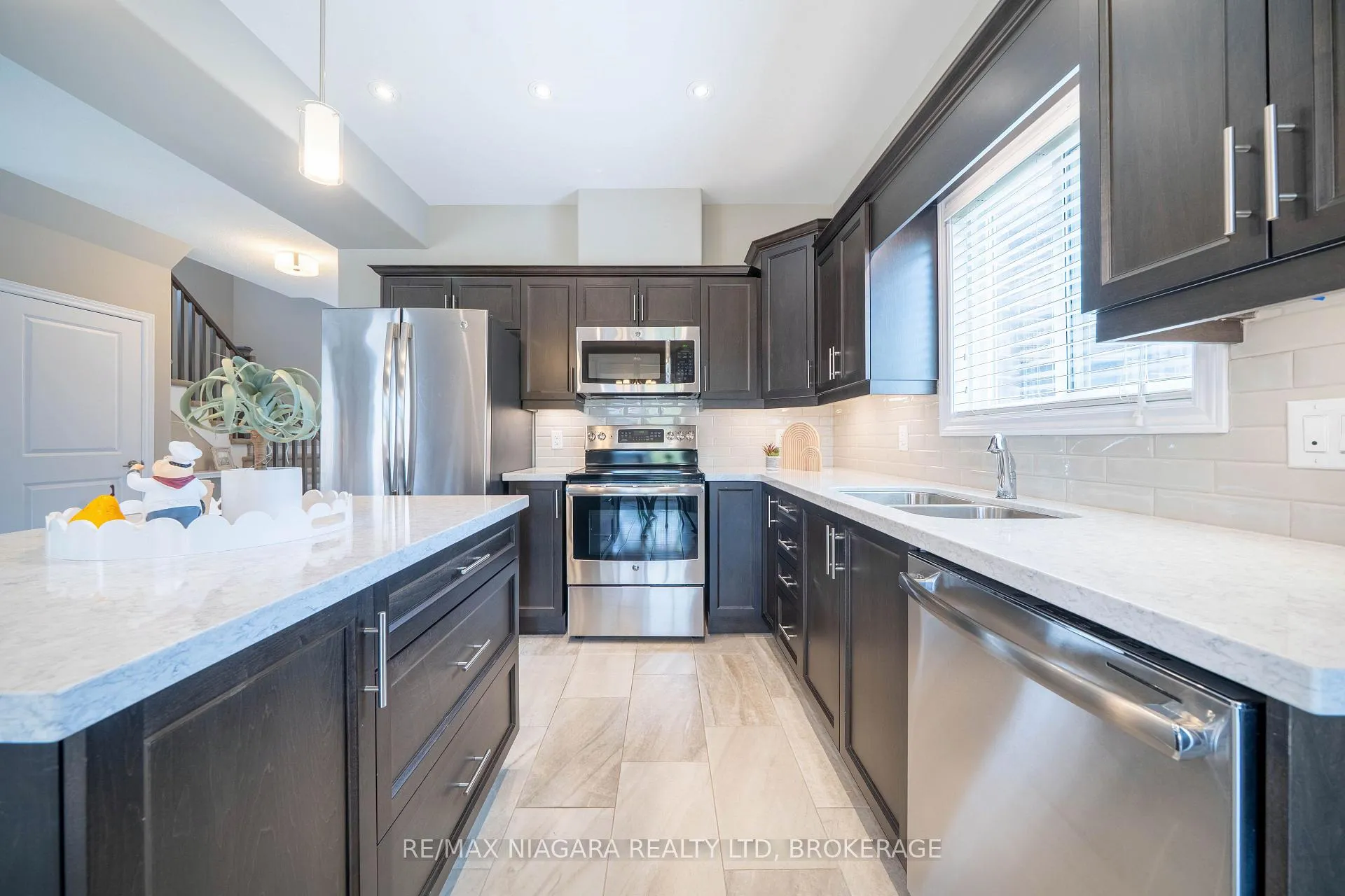 Photo 16 of 9385 Eagle Ridge Drive, Niagara Falls, Forestview — HOMEH