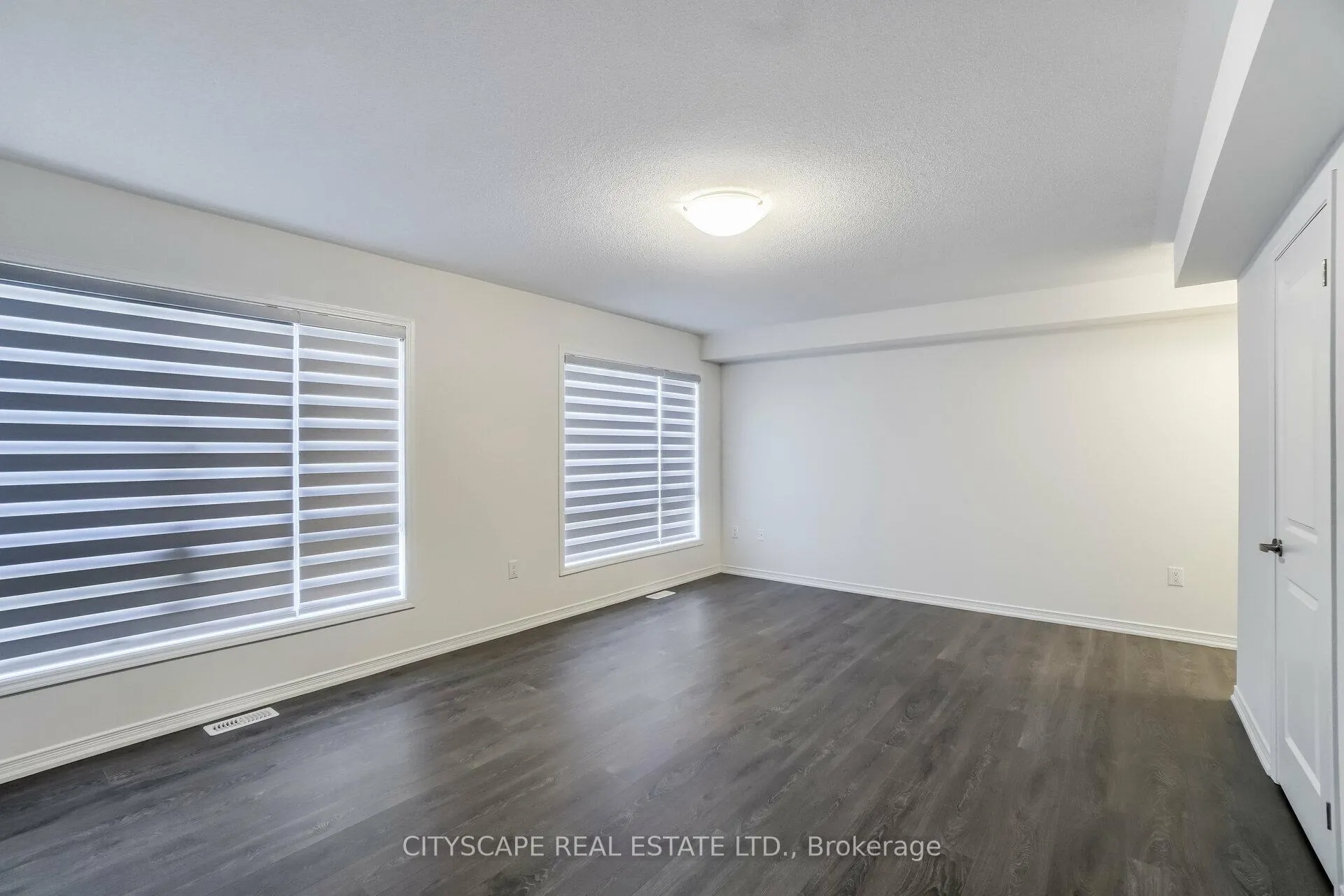 Photo 4 of 3 Woodstream Drive, Etobicoke, West Humber-Clairville — HOMEH
